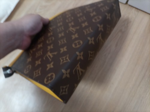 루이비통 클러치
